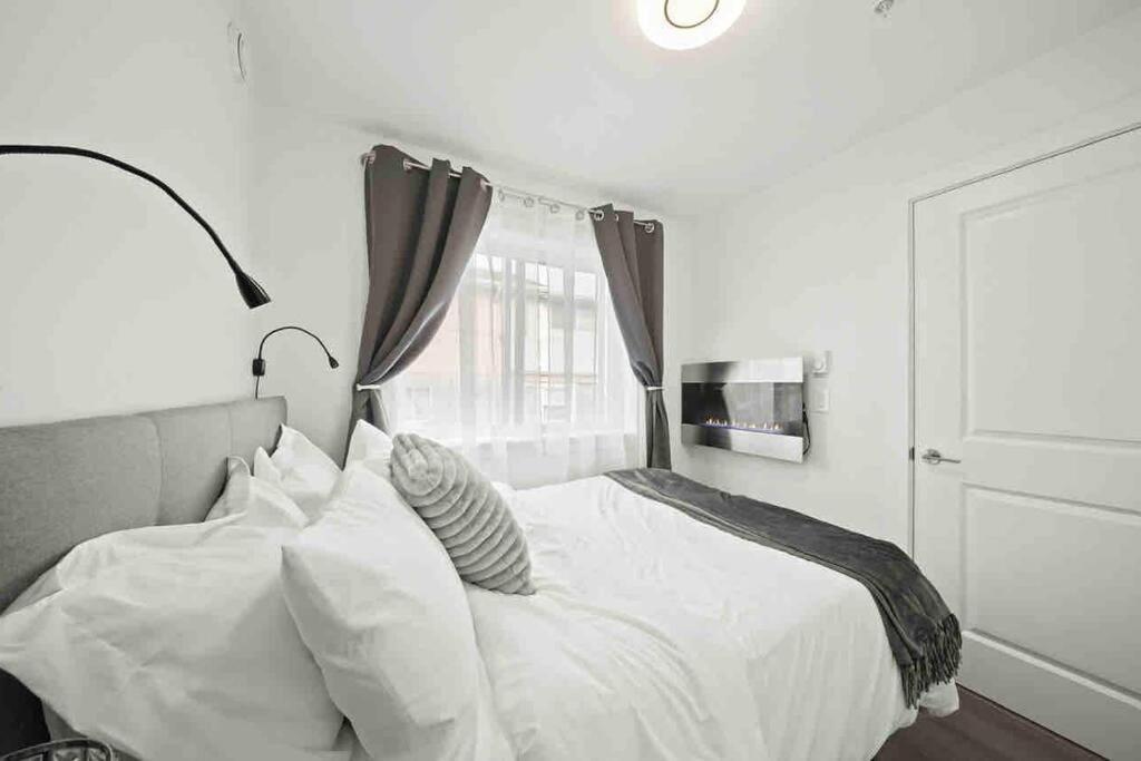 Entire New Cozy And Modern 2-Storey House Vancouver Exterior foto